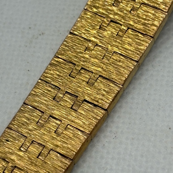 Vintage Austin Small Heart Face Gold Color Bracelet Watch. - Picture 6 of 16